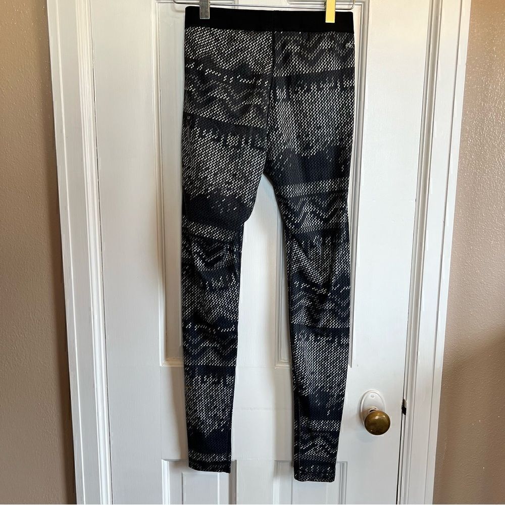 NIKE Pro Thermo Patterned Leggings - Picture 3 of 8